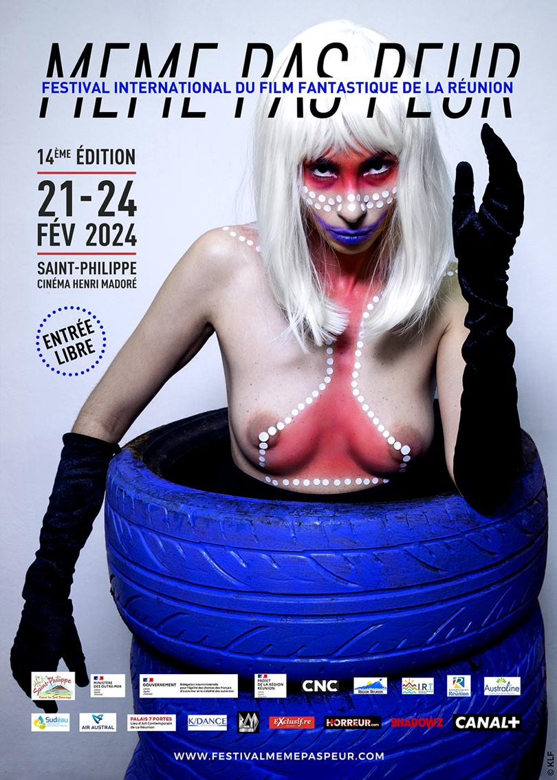 Aurélia se met régulièrement en scène pour ses affiches Aurélia se met régulièrement en scène pour ses affiches