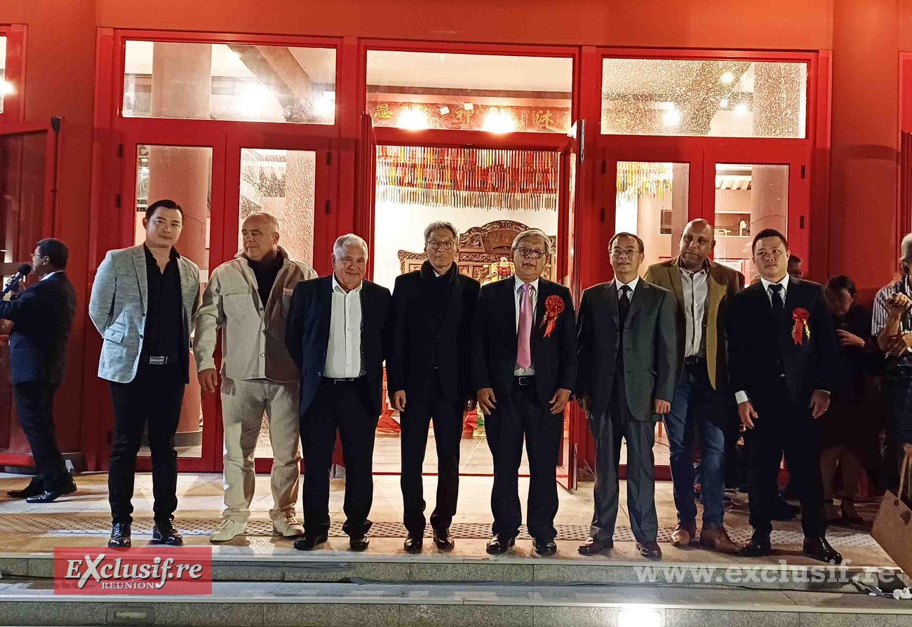 Autour du président Alex How-Choong, les différentes personnalités qui ont assisté cet anniversaire Autour du président Alex How-Choong, les différentes personnalités qui ont assisté cet anniversaire
