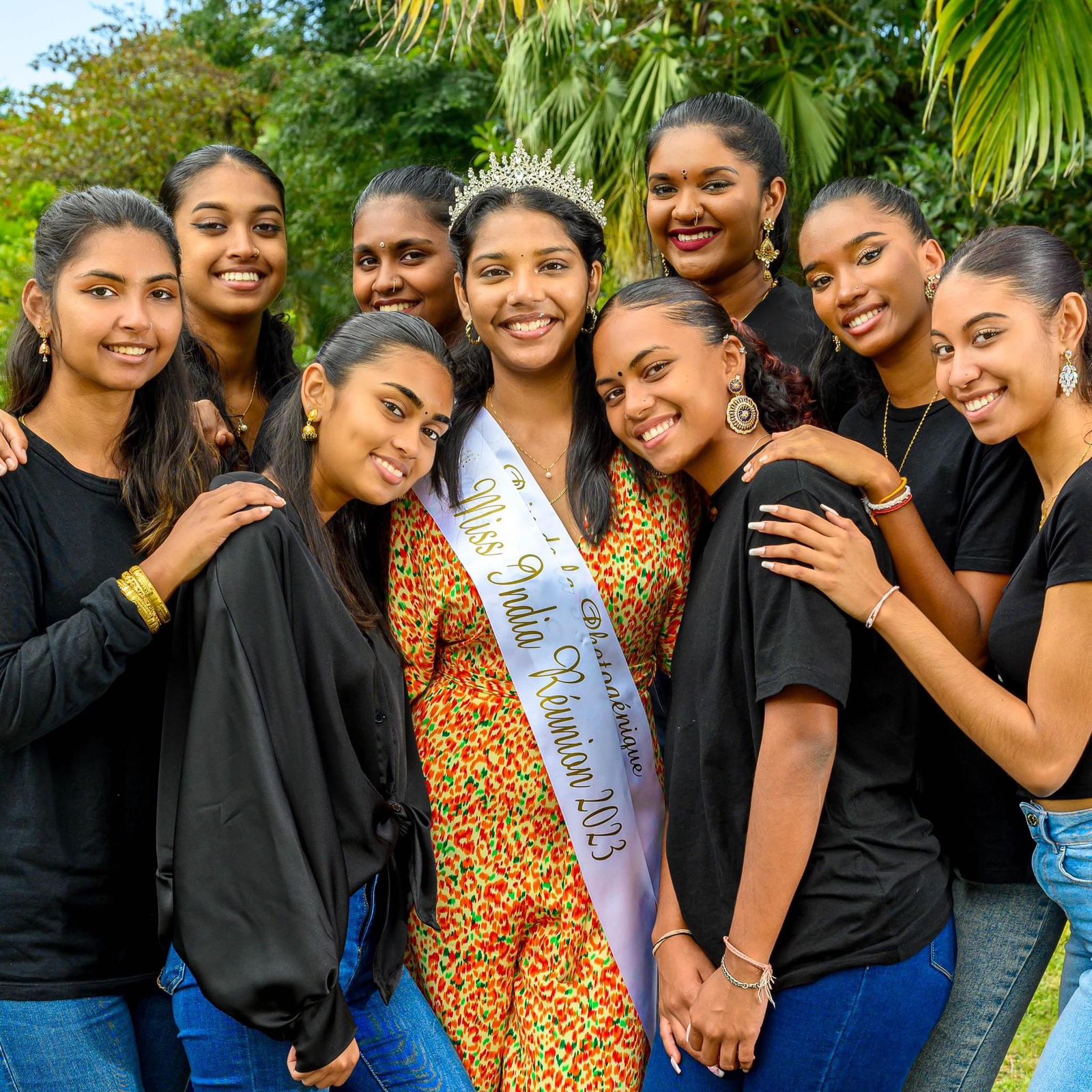 Les 8 candidates 2024 avc Samira Perianmodely, Miss India Réunion 2023 Les 8 candidates 2024 avc Samira Perianmodely, Miss India Réunion 2023