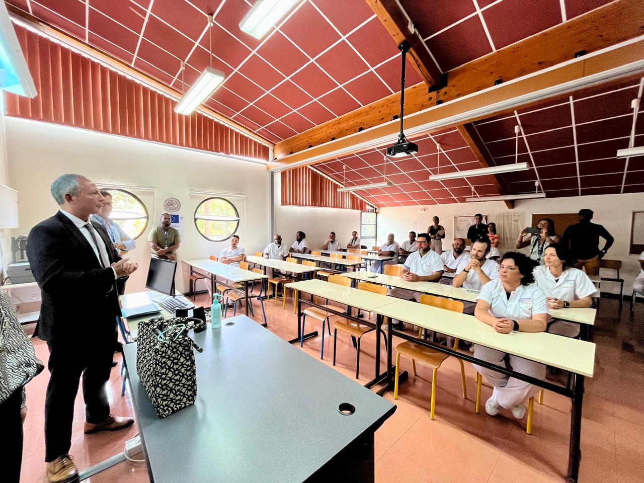 Les élus et le directeur général du CHU sont allés à la rencontre des étudiants ambulanciers