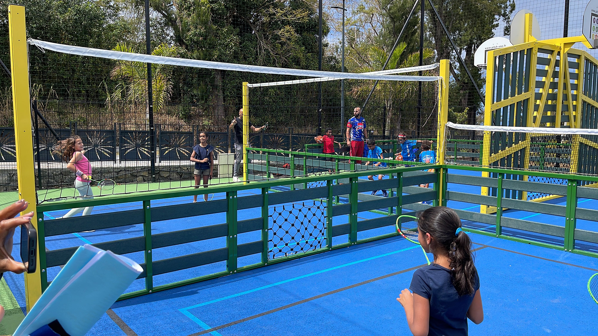 Inauguration d'une nouvelle aire de jeux multisports au Tampon