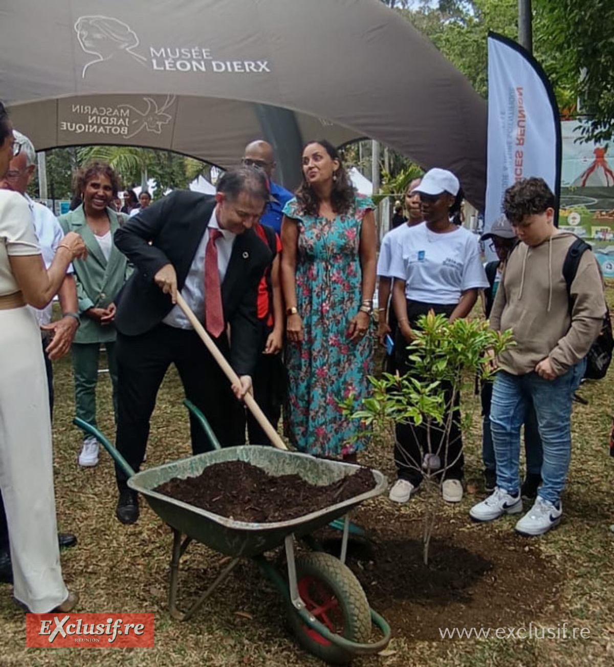 Le Département inaugure 3 bustes de botanistes au Jardin de l’Etat