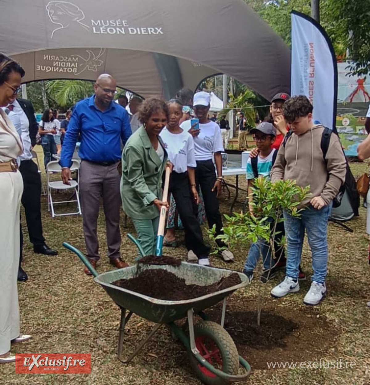 Le Département inaugure 3 bustes de botanistes au Jardin de l’Etat