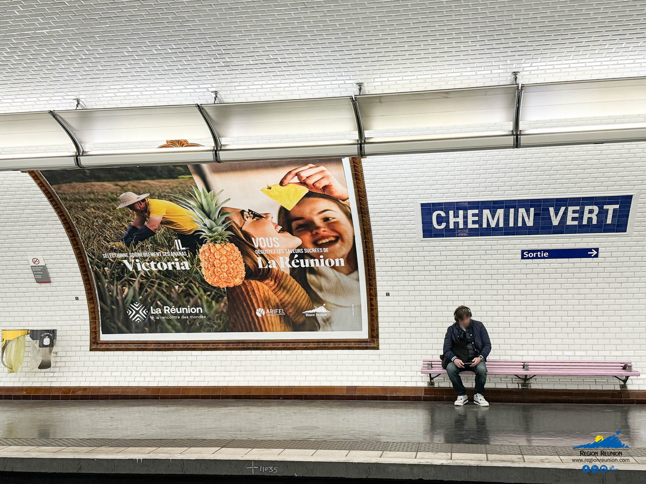 "Litchis" et ananas Victoria de La Réunion affichés dans le métro parisien "Litchis" et ananas Victoria de La Réunion affichés dans le métro parisien