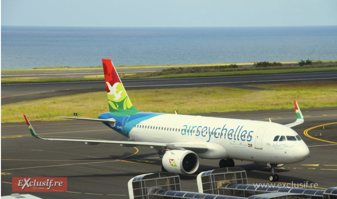 L'appareil garé sur le tarmac L'appareil garé sur le tarmac