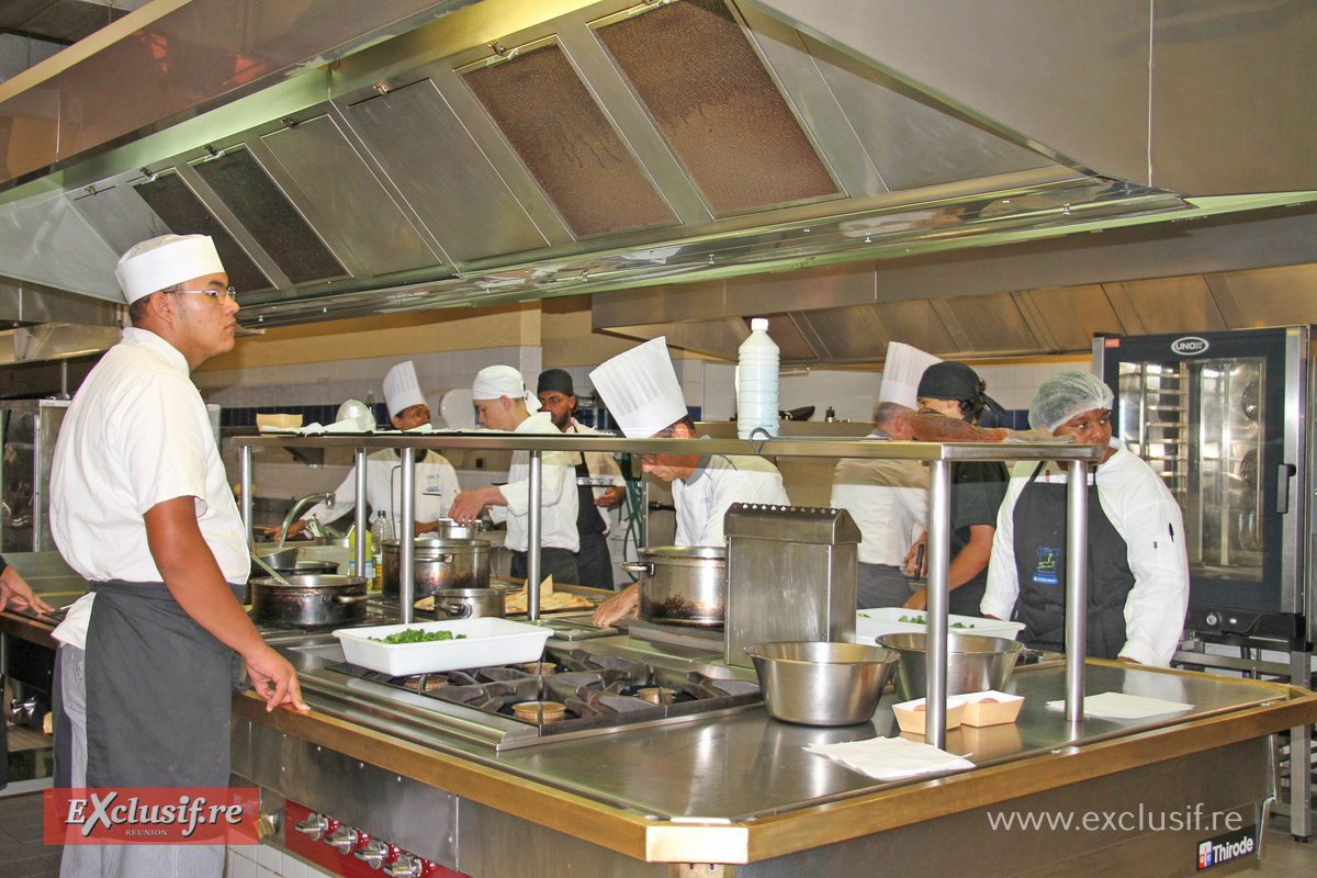 Le chef étoilé Thierry Marx avec les apprentis du Centhor La Réunion