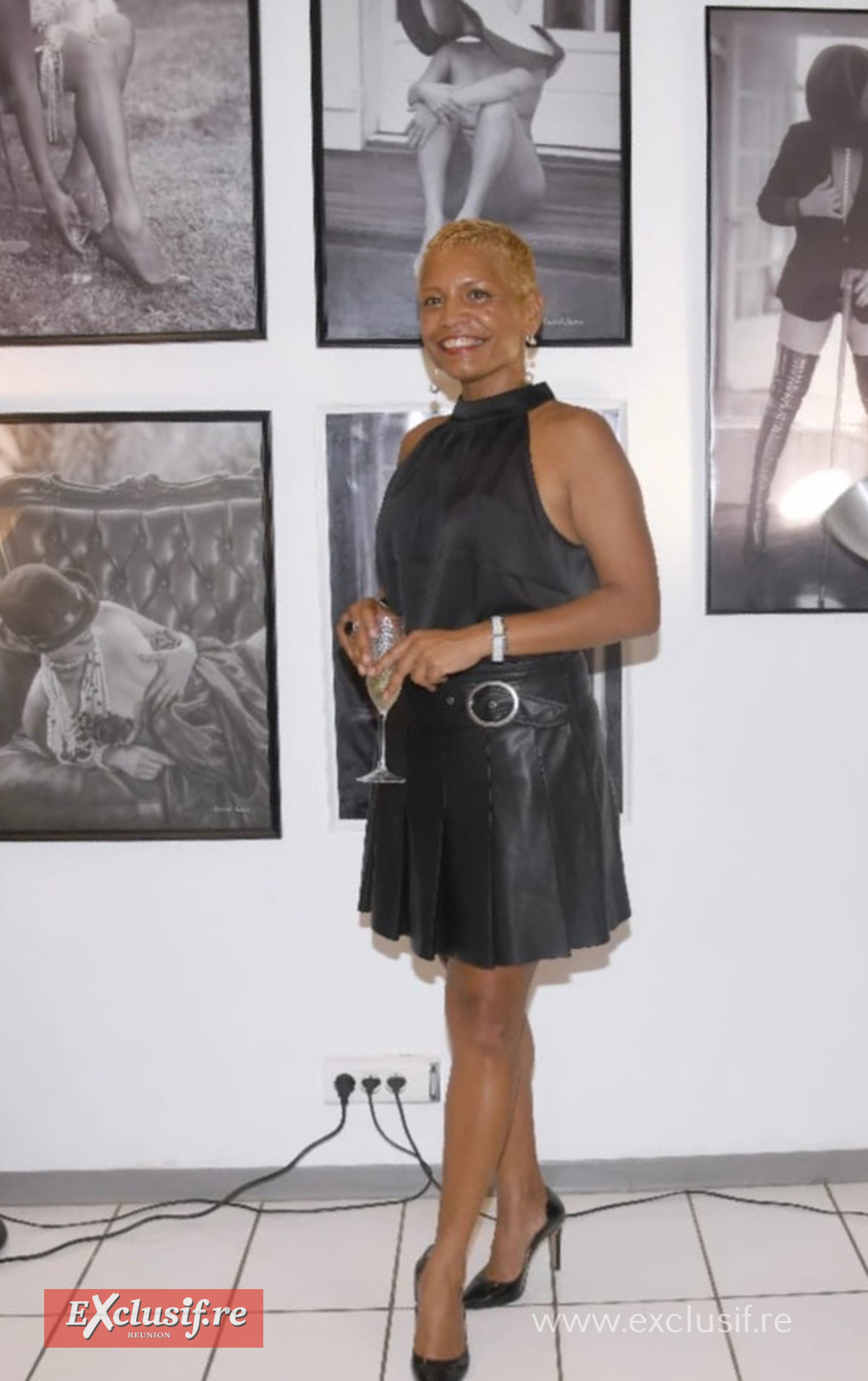 Edwige Marimoutou devant ses photos Glam'W Edwige Marimoutou devant ses photos Glam'W