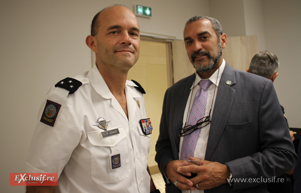 Jean-Marc Giraud, commandant supérieur des FAZSOI, et  Sam Gonthier, directeur CRCO, ARSM de la COI