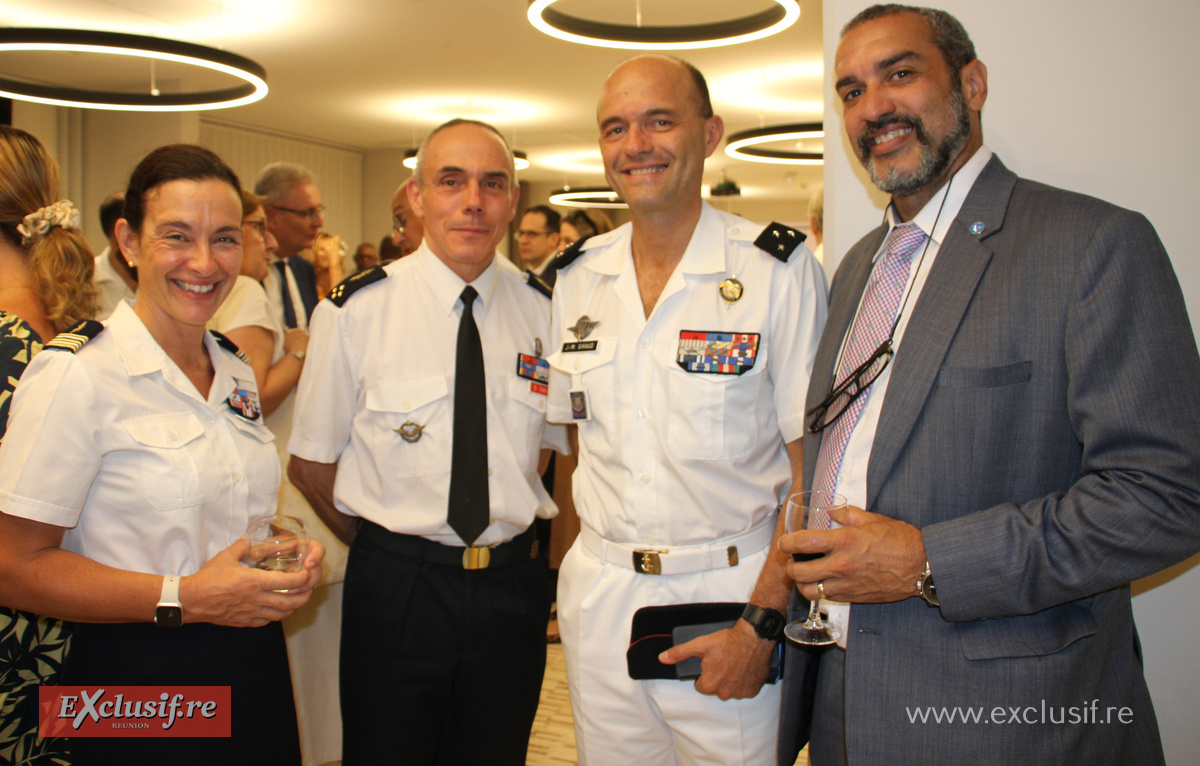 Lieutenant-colonelle Karine Gauthier, commandant la BA 181, GCAA Dominique Tardif, inspecteur de l'Armée de l'Air et de l'Espace, représentant le chef d'État-major de l'Armée de l'Air et de l'Espace, Général Jean-Marc Giraud, commandant supérieur des Forces Armées dans la Zone Sud de l'Océan Indien, et Sam Gonthier Lieutenant-colonelle Karine Gauthier, commandant la BA 181, GCAA Dominique Tardif, inspecteur de l'Armée de l'Air et de l'Espace, représentant le chef d'État-major de l'Armée de l'Air et de l'Espace, Général Jean-Marc Giraud, commandant supérieur des Forces Armées dans la Zone Sud de l'Océan Indien, et Sam Gonthier