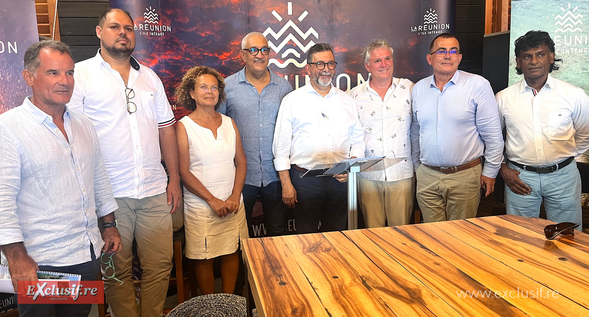 La photo de famille: Yvan Mainix (Wood Hôtel & Spa), Florian Hoarau, président local de Gîtes de France, Marie-Claude Law-Yat (IRT), Azzedine Bouali (FRT), Patrick Lebreton (IRT), Christian Wolff (Wood Hôtel & Spa), Patrick Serveaux (IRT, et Régis Ramsamy (CCIR) La photo de famille: Yvan Mainix (Wood Hôtel & Spa), Florian Hoarau, président local de Gîtes de France, Marie-Claude Law-Yat (IRT), Azzedine Bouali (FRT), Patrick Lebreton (IRT), Christian Wolff (Wood Hôtel & Spa), Patrick Serveaux (IRT, et Régis Ramsamy (CCIR)