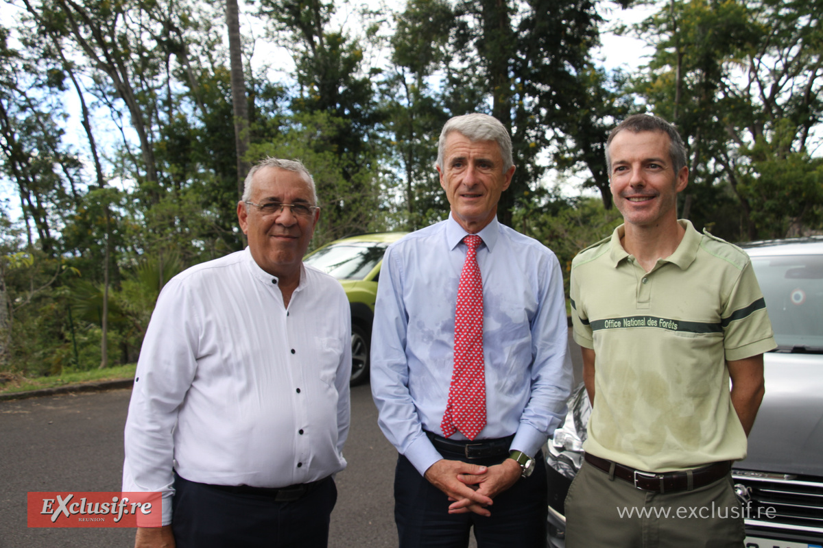 Gilles Hubert, vice-président du Département, Patrice Latron, Préfet de La Réunion, et Benoît Loussier, directeur régional de l'ONF Gilles Hubert, vice-président du Département, Patrice Latron, Préfet de La Réunion, et Benoît Loussier, directeur régional de l'ONF