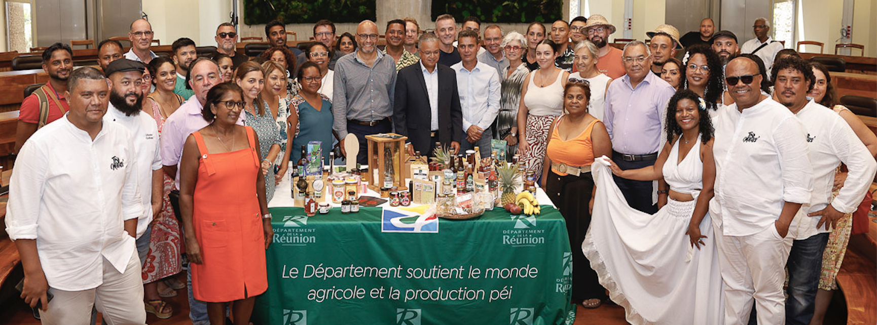 Les élus et les exposants réunis au Conseil Départemental avant leur départ pour Paris Les élus et les exposants réunis au Conseil Départemental avant leur départ pour Paris