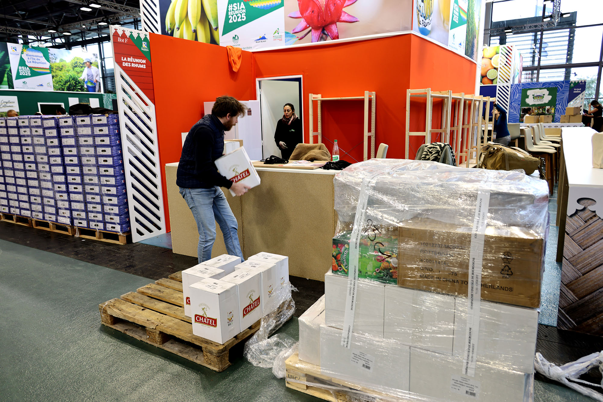 On installe... On installe...