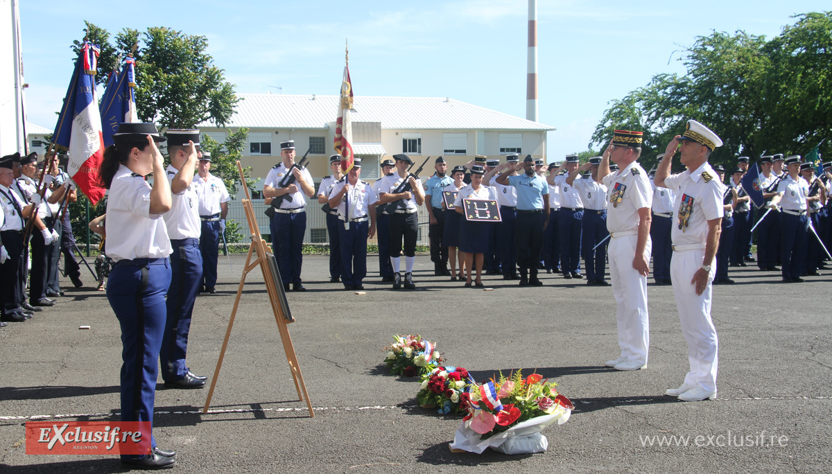 Dépôt de gerbes et minute de silence en hommage aux gendarmes décédés dans l'exercice de leurs fonctions