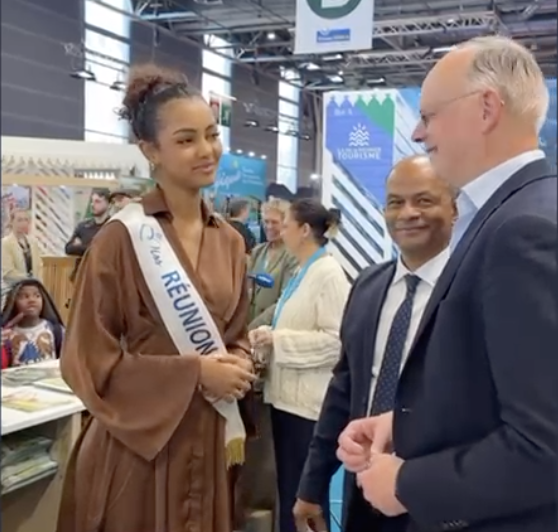 Edouard Philippe en grande discussion avec Marine Futol en compagnie d'Emmanuel Séraphin, vice-président de l'IRT Edouard Philippe en grande discussion avec Marine Futol en compagnie d'Emmanuel Séraphin, vice-président de l'IRT
