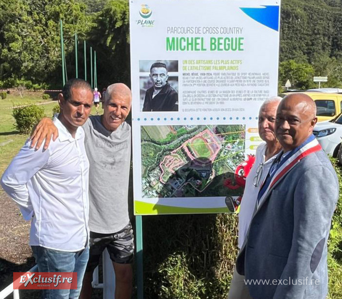 Les officiels ont inauguré le Parcours de Cross-country Michel Bègue : Johnny Payet, maire de la Plaine des Palmistes, son adjoint aux sports Jean-Claude Damour, Jean-Claude et Jean-Louis Prianon, de la Ligue Réunionnaise d'Athlétisme Les officiels ont inauguré le Parcours de Cross-country Michel Bègue : Johnny Payet, maire de la Plaine des Palmistes, son adjoint aux sports Jean-Claude Damour, Jean-Claude et Jean-Louis Prianon, de la Ligue Réunionnaise d'Athlétisme