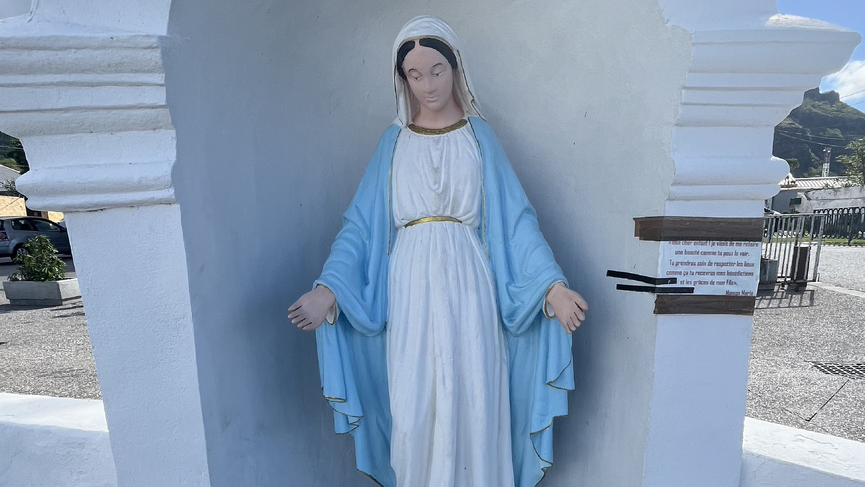 Quelle honte! Sacrilège sur la Vierge Marie à Saint-Denis, réactions unanimes