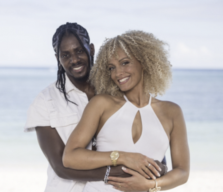 Dans 'L'île de la Tentation", Chloé était en couple avec Enah (capture d'écran W9)