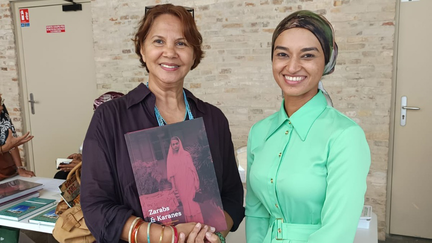 Catherine Chane-Kune, directrice chargée de la culture et des sports au Conseil Départemental, et Sahara Cassim, l'autrice Catherine Chane-Kune, directrice chargée de la culture et des sports au Conseil Départemental, et Sahara Cassim, l'autrice