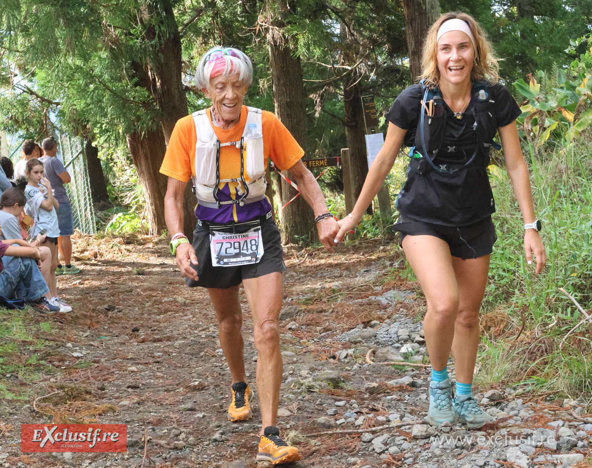 Main dans la main... Main dans la main...