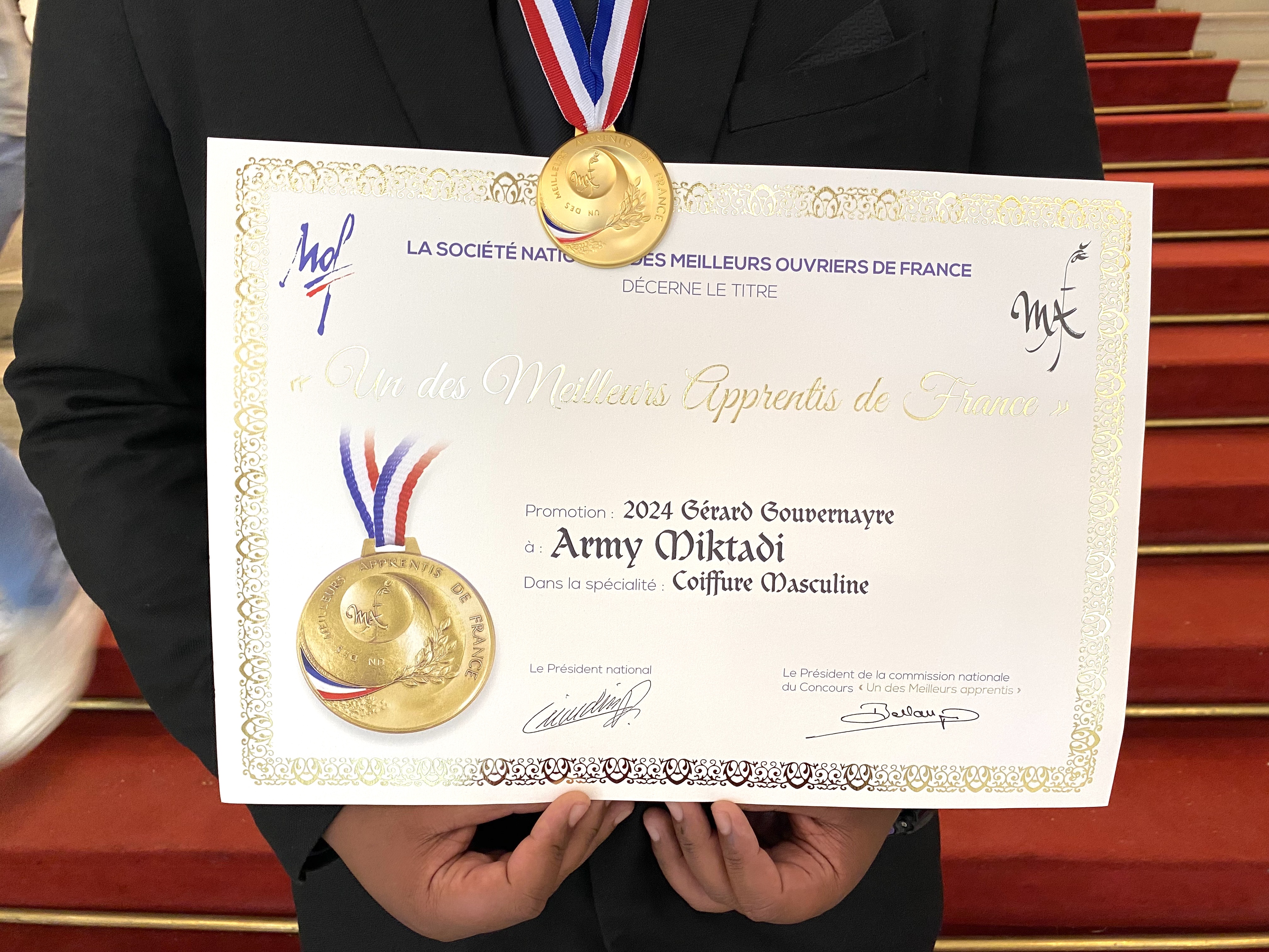 Remise de la médaille d'or Coiffure au Réunionnais Army Miktadi à Paris