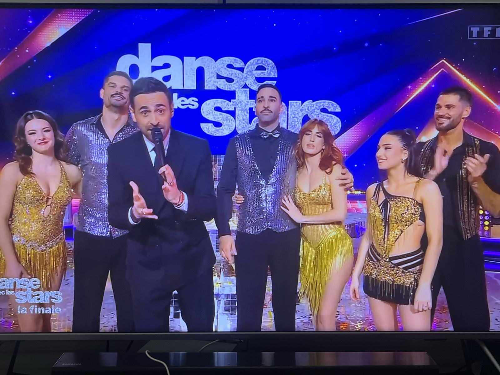 Les trois couples finalistes avec Camille Combal Les trois couples finalistes avec Camille Combal