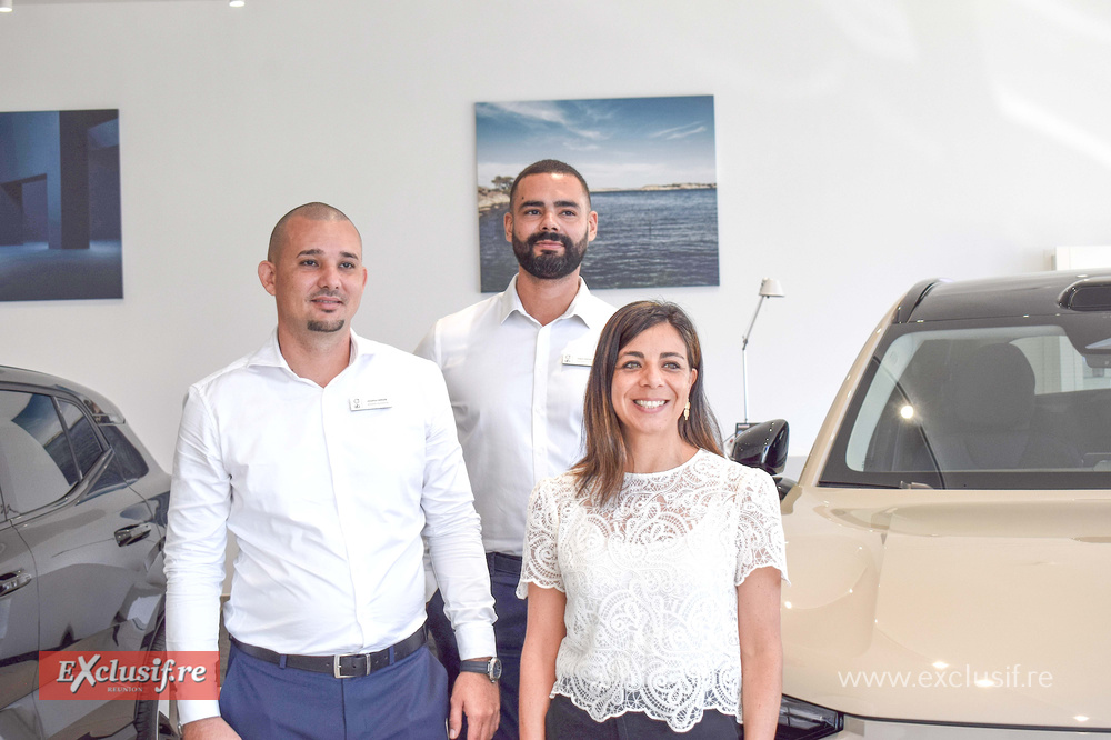Jonathan Lorion et Hakim Fartas, conseillers commerciaux Volvo Saint-Pierre, et Claudine Attard, cheffe de produit Volvo