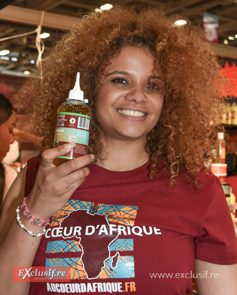 La sémillante Maeva vend des produits africains.