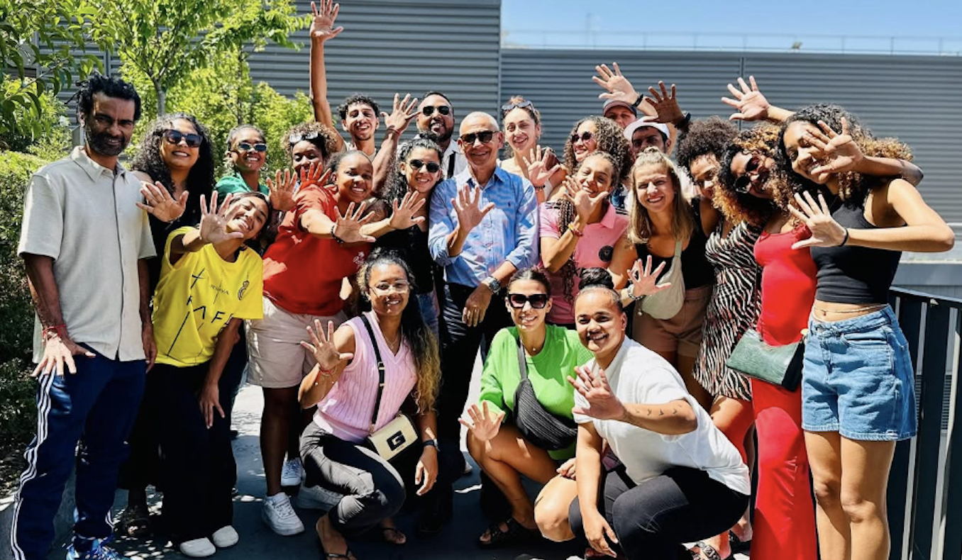 Les hanbdalleuses avec leur maire Joé Bédier Les hanbdalleuses avec leur maire Joé Bédier
