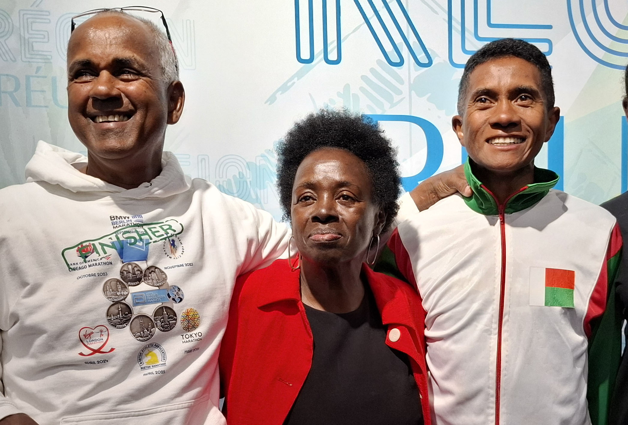 Avec à ses côtés Jeen-Pierre VEE et le champion malgache Mamy, Patricia Profil, élue déléguée aux sports à la Région Réunion, qui a annoncé haut et fort, que le Marathon de la Corniche 2026 sera particulièrement mis en avant. "Avec des kényans, je l'espère de tout coeur
