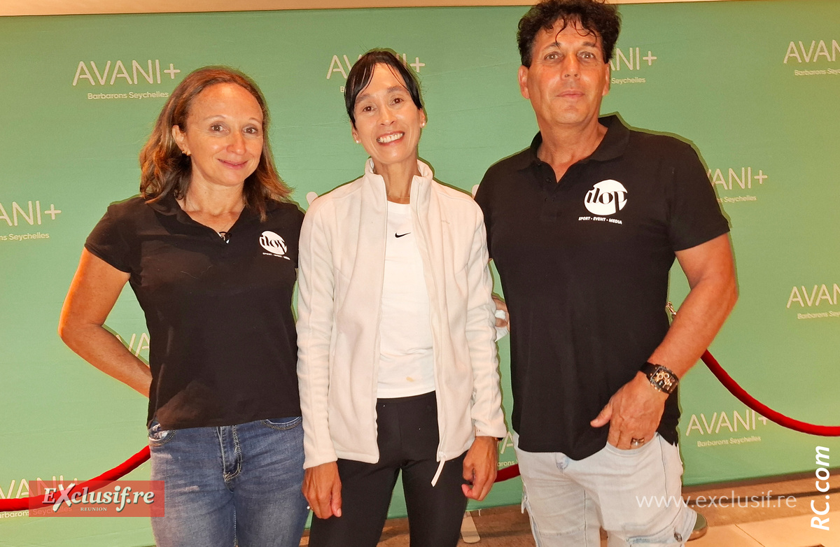 Isabelle Lamy accueillie à son arrivée par Véronique Victoire et Chris Hamer