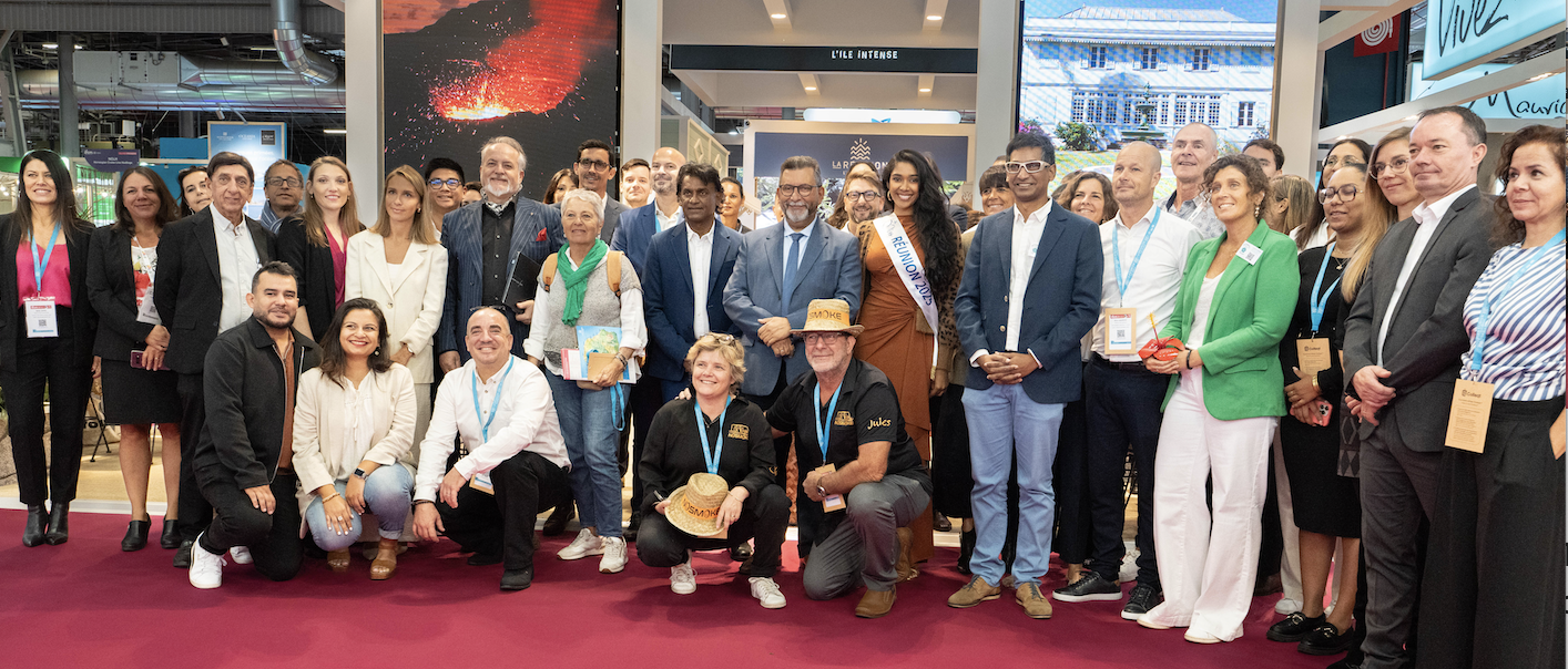 La délégation Réunion au Salon Top Résa à Paris autour du président du CRT Patrick Lebreton et de Miss Réunion 2025, Priya Padavatan, ambassadrice de l'île