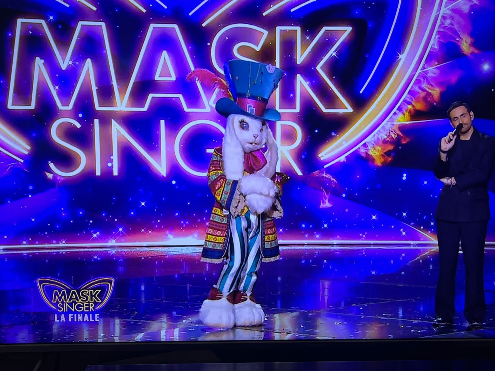 Qui se cachait sous le costume du Lapin? Qui se cachait sous le costume du Lapin?