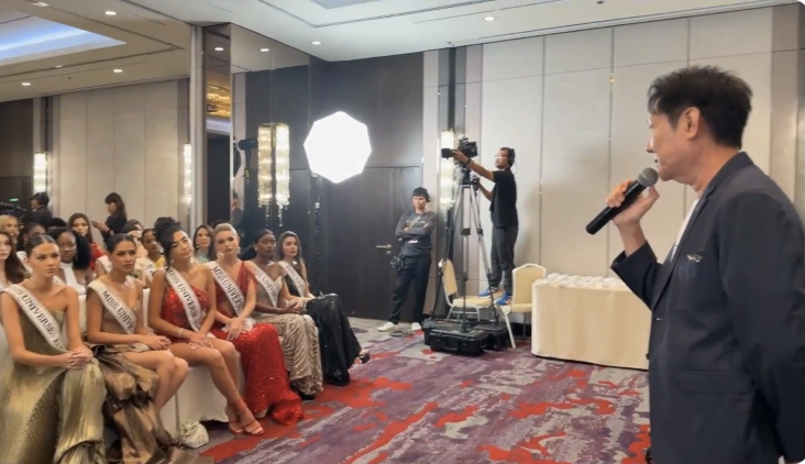 Nawat Itsaragrisil, membre du comité Miss Univers Thaïlande, a traité Miss Mexique de "débile"