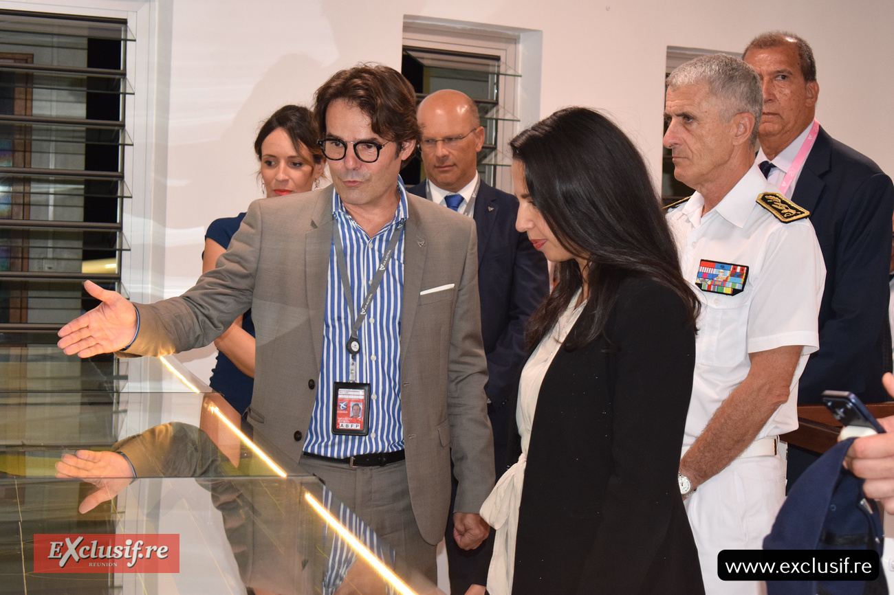 Découverte de l'exposition des 50 ans d'Air Austral