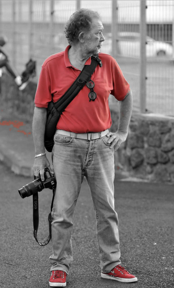 Bouba "en tenue de combat" avec son appareil photo en main: c'est ainsi que nous le croisions régulièrement (photo Roland Chane)