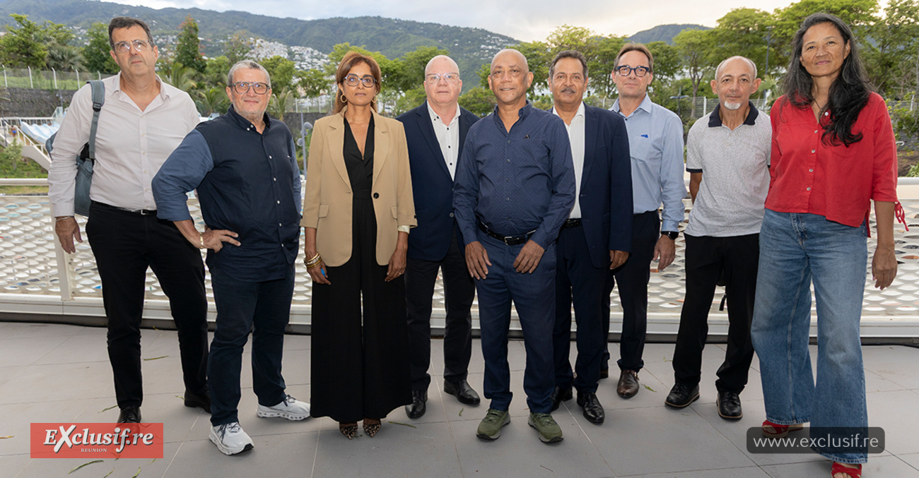 André Auzet, de la CEPAC, Gérard Françoise, président de la Sodiparc, Sarah Stacoffe, de M3S (maître d'oeuvre), Jean-François Hoarau, 1er adjoint Mairie Saint-Denis, Jacques Lowinski, président de la Nordev, Didier Estèbe, directeur adjoint Crédit Agricole Réunion/Mayotte, Arnaud Huguet, délégué Handicap Mairie de Saint-Denis, et Brigitte Adame, 2ème adjointe Mairie de Saint-Denis