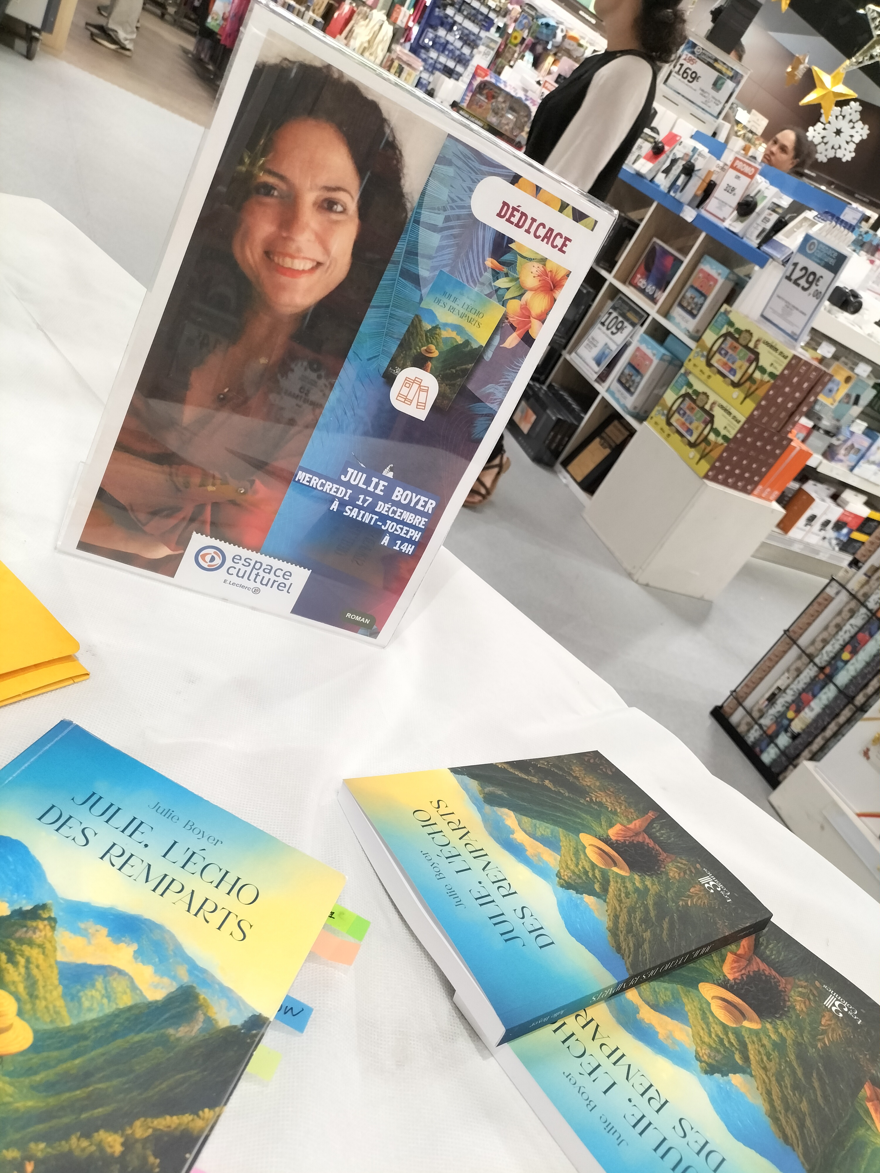 Elle a assuré quelques séances de dédicaces à La Réunion en décembre