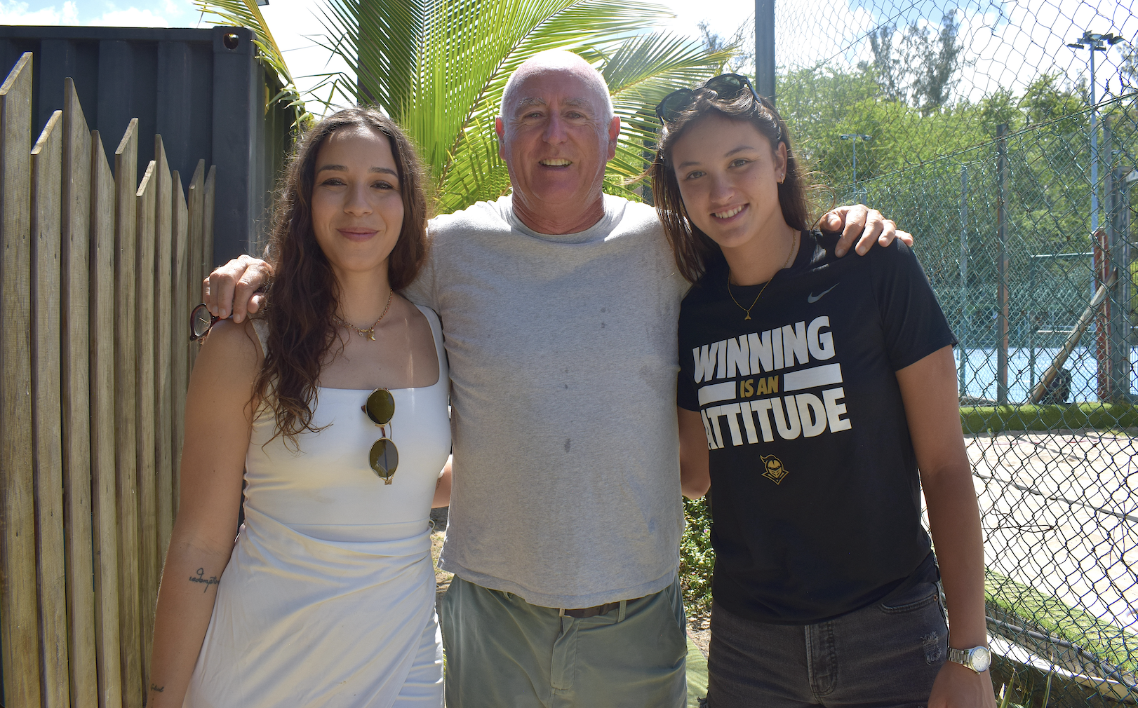 Angela, championne d tennis, Jérôme Dumazer, le boss du Sain Gym, et Mila Jurine, championne de golf