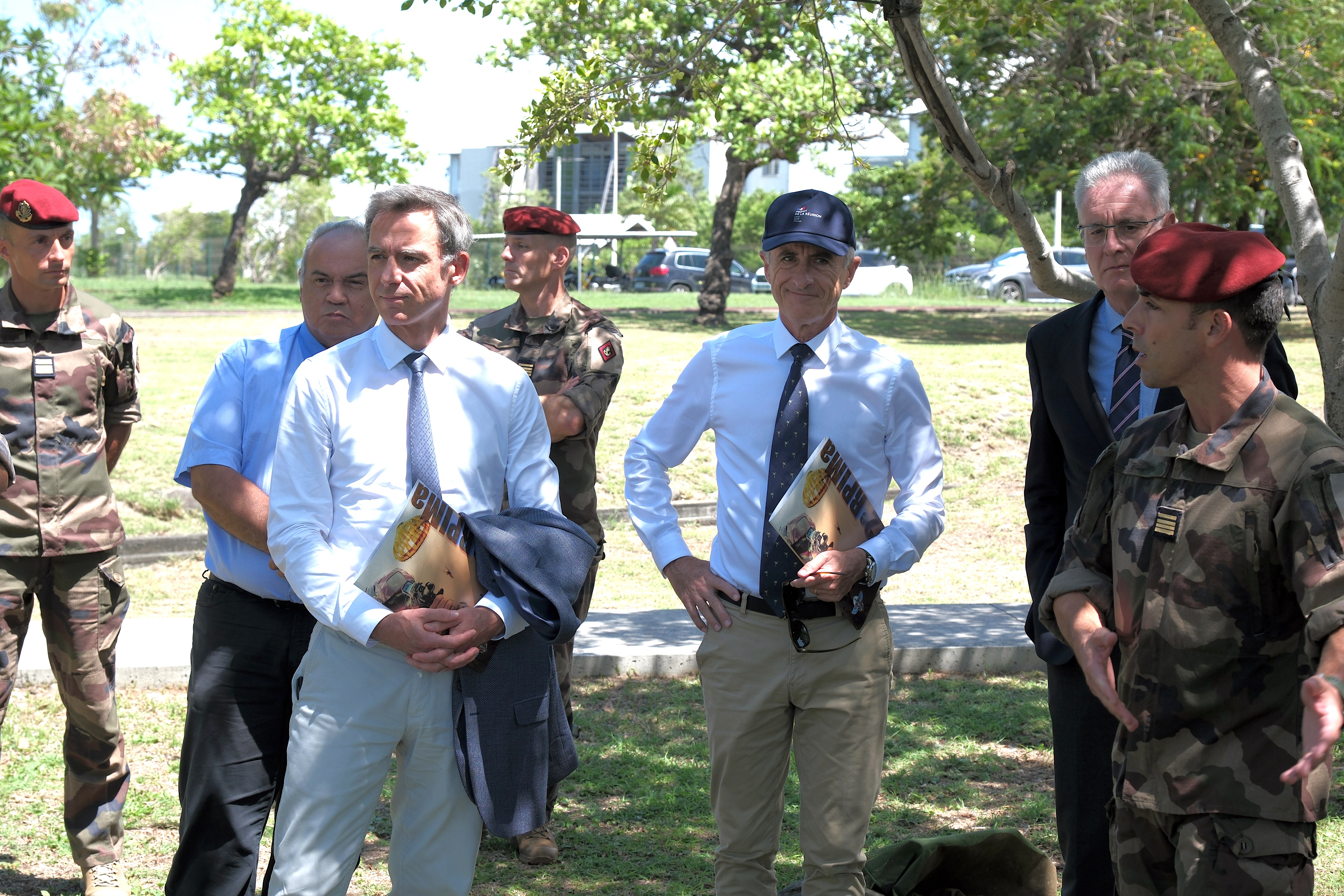 Mikaël Quimbert, Préfet des TAAF,  Patrice Latron, Préfet de La Réunion, et Rostane Medhi, Recteur d’académie, présents ce jeudi à la caserne chef de bataillon (CBA) Dupuis