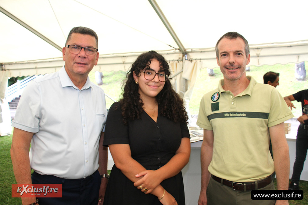 Eric Ferrère, vice-président du Département, Amina Lammari, stagiaire ENA auprès du Préfet de La Réunion, et Benoît Loussier, directeur régional ONF La Réunion-Mayotte