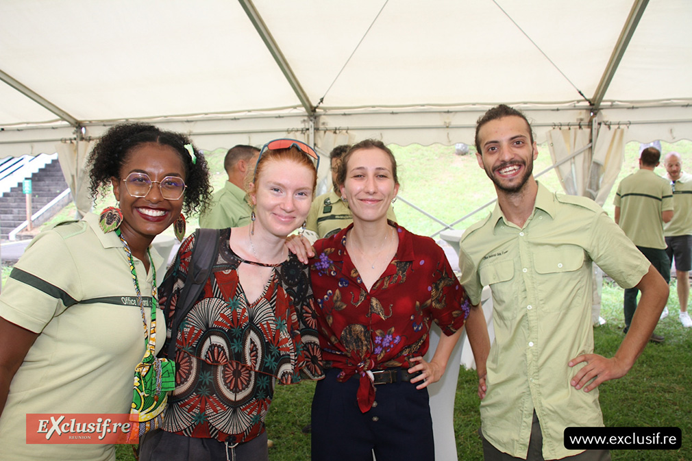 Sourires éclatants pour cette cérémonie...
