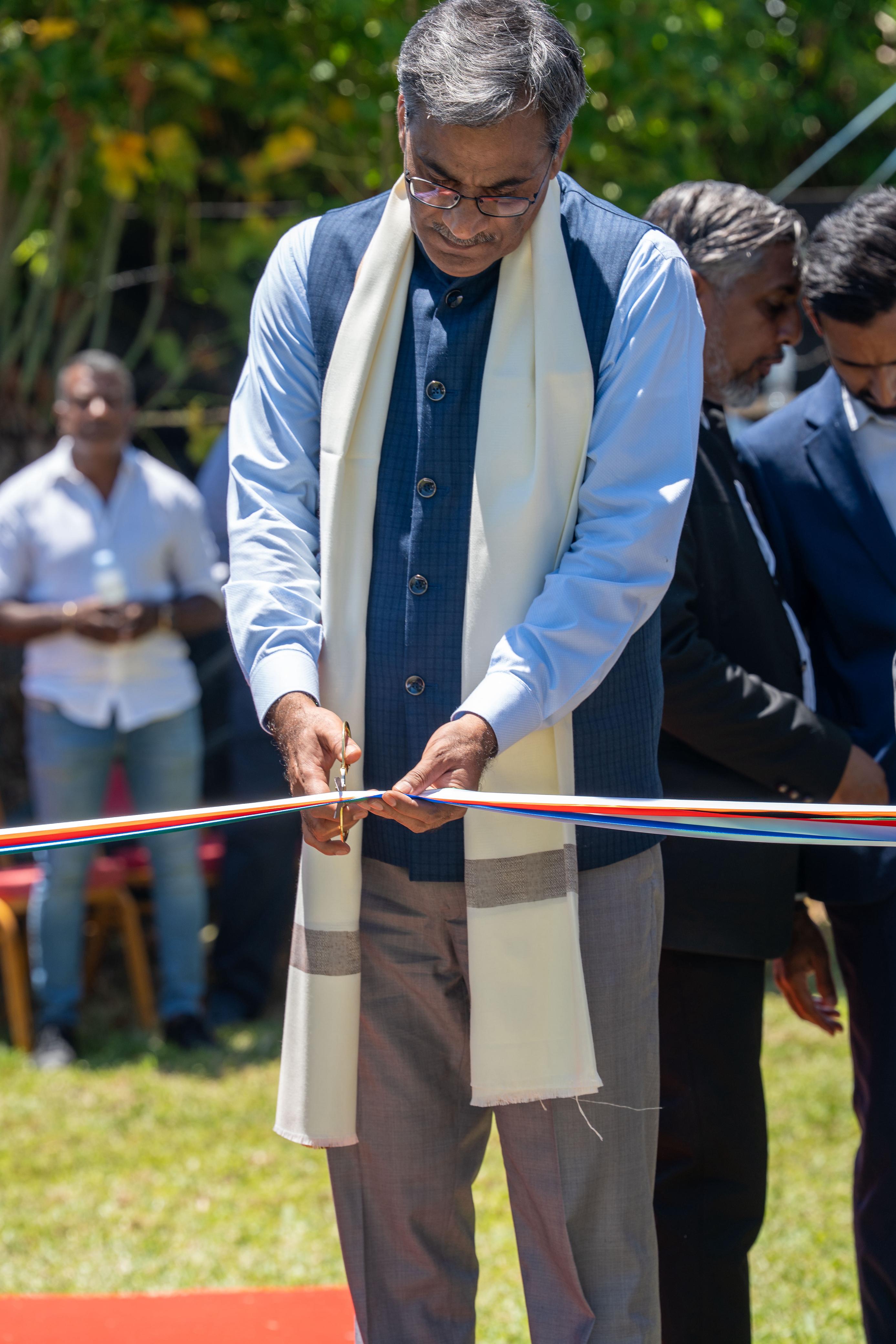 La cérémonie de découpe de ruban