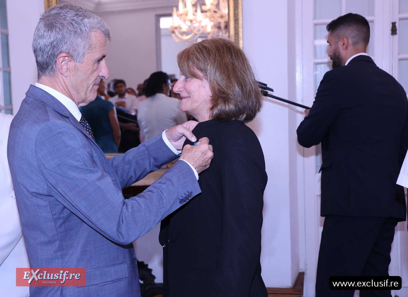 Frédérique Stein, cheffe de la mission politique de l'alimentation à la DAAF, a reçu la médaille de chevalier Ordre National du Mérite