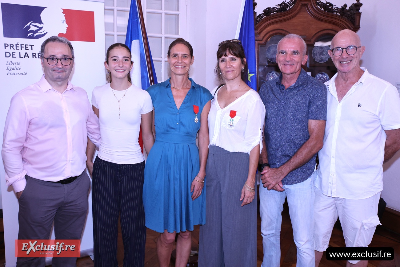 Cérémonie de remise collective d'ordres nationaux à la Préfecture: photos