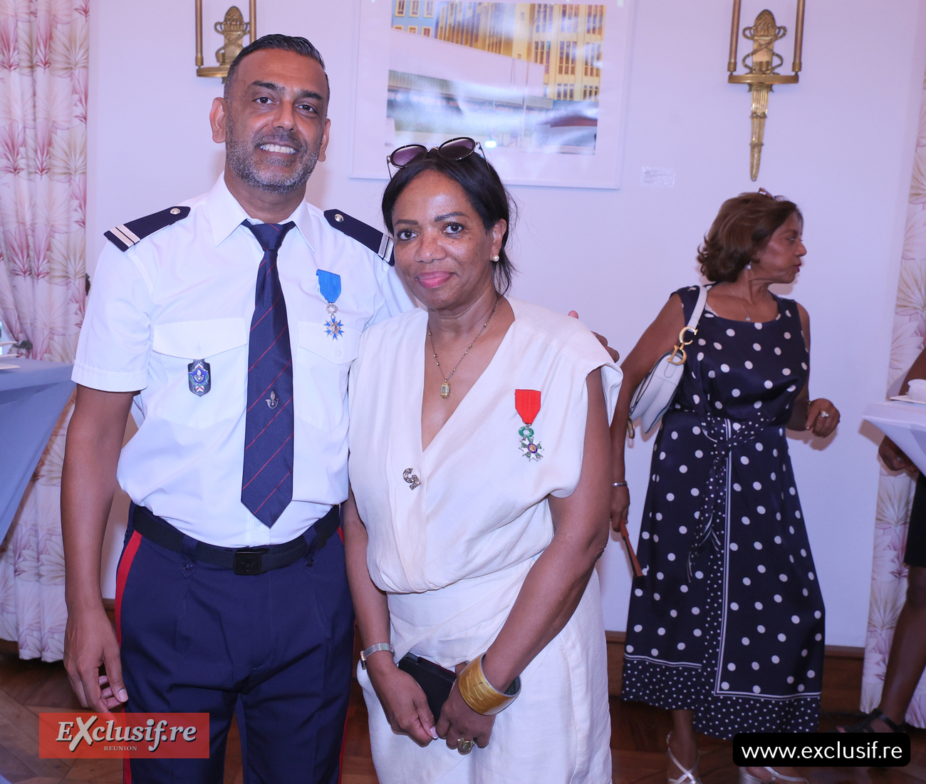 Cérémonie de remise collective d'ordres nationaux à la Préfecture: photos