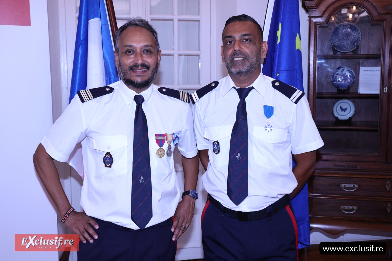 Cérémonie de remise collective d'ordres nationaux à la Préfecture: photos