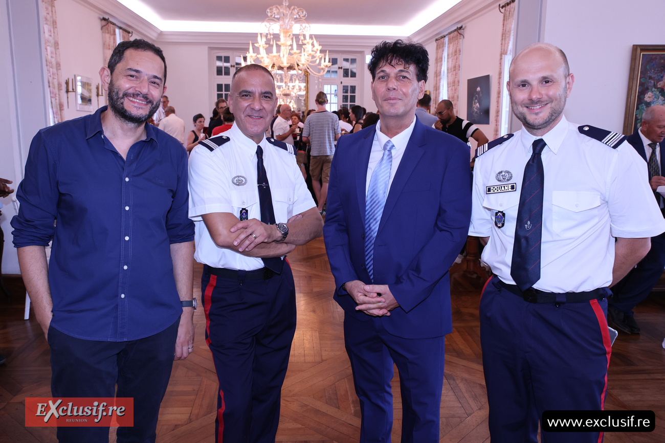Cérémonie de remise collective d'ordres nationaux à la Préfecture: photos