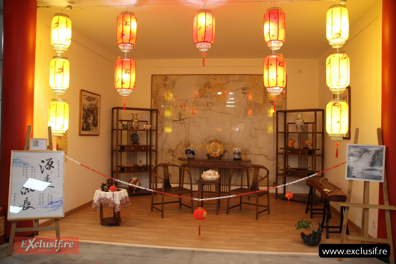 Dans l'espace du temple, il y avait plusieurs exposants...