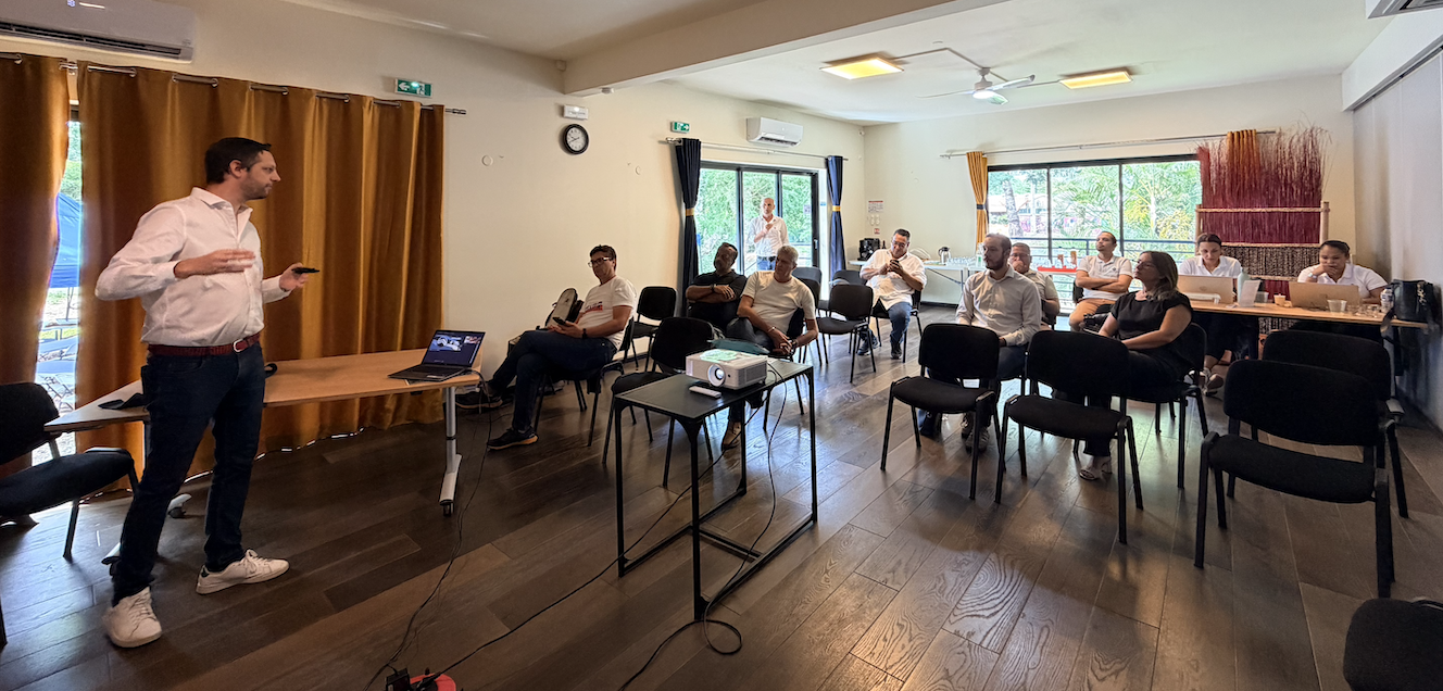 Lors de la conférence de presse de lancement...